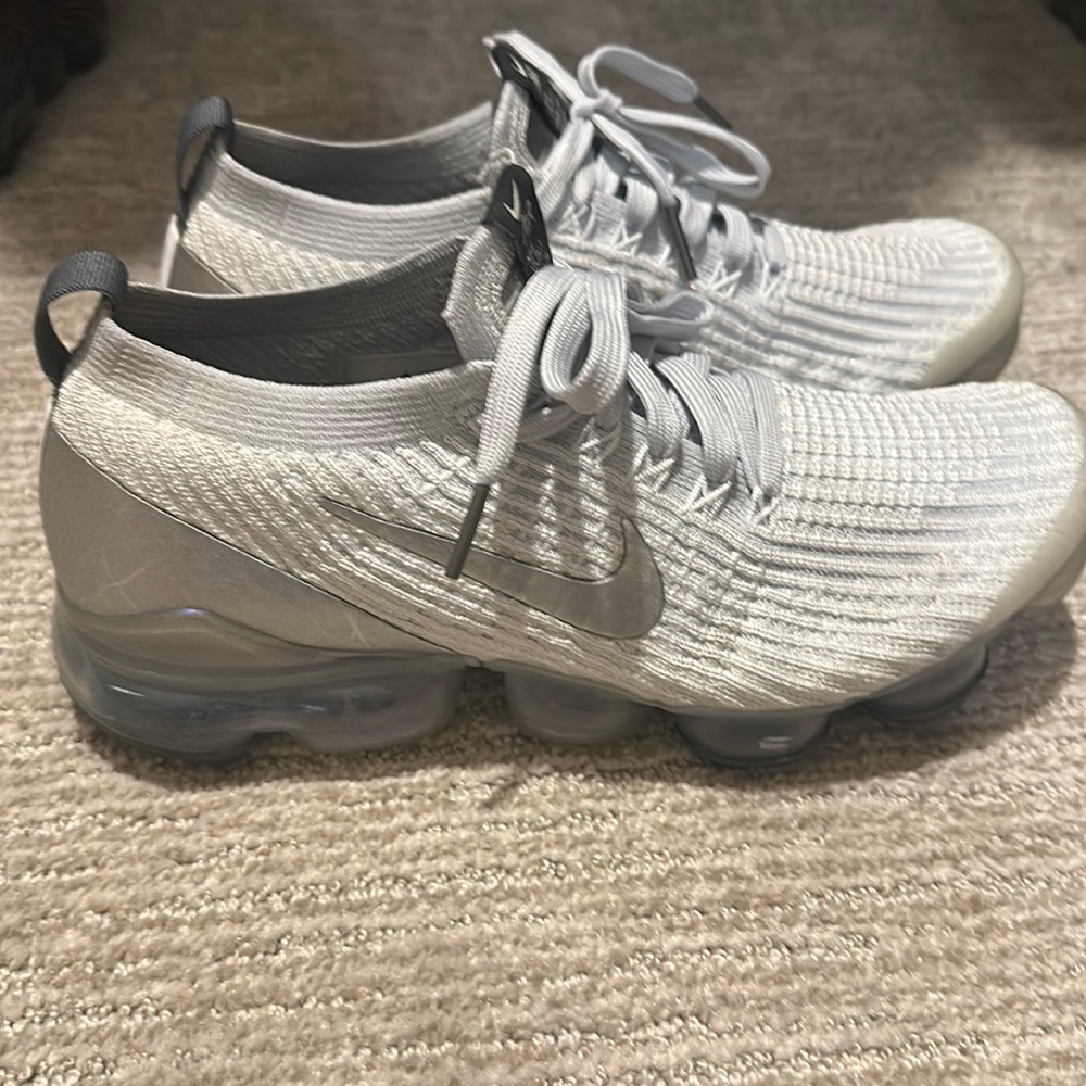 Nike vapor max white with grey, a bit of a sparkle ..almost new condition